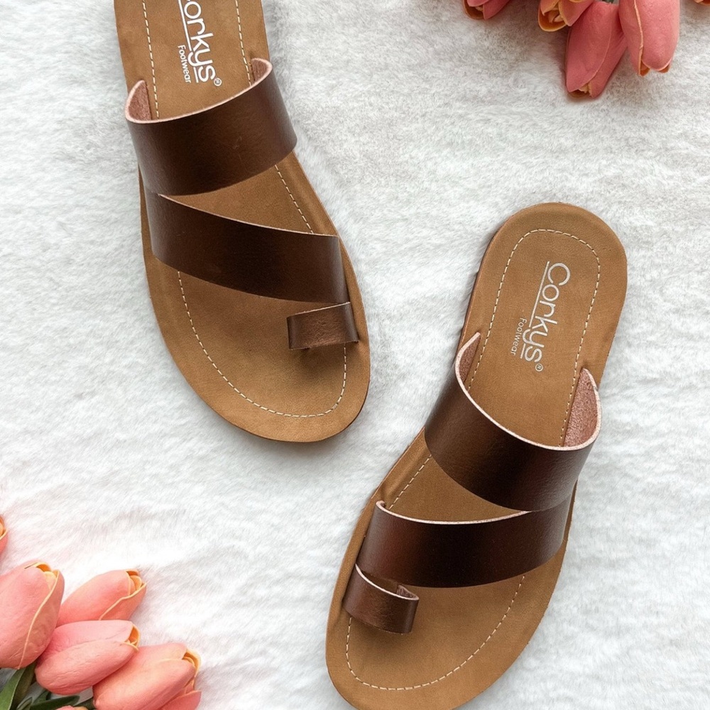 Corkys Brown Flat Sandals Casual Summer Style | women’s size 9